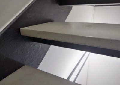 schody zawieszona stopnice betonowe