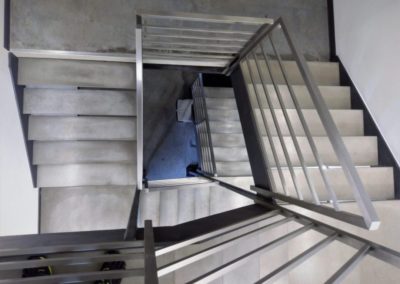 klatka schodowa schody zawieszone